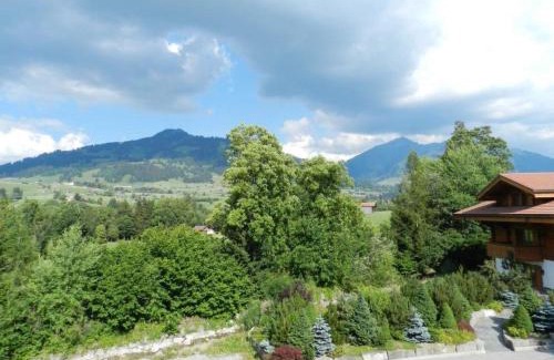Saanen Apartment | Guest Rated 10/10: Apartment Abendrot for Family Getaways