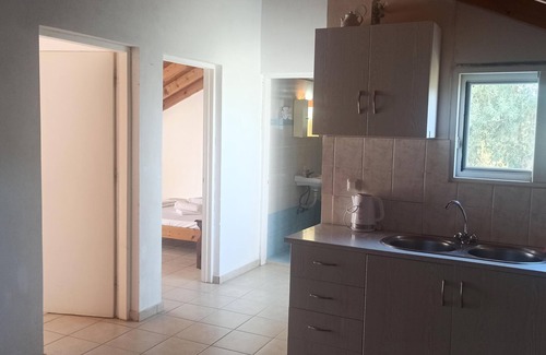 Kompi Apartment | Cozy Apartment by Peroulia Beach with Scenic Ocean Views