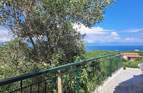 Kompi Apartment | Cozy Apartment by Peroulia Beach with Scenic Ocean Views