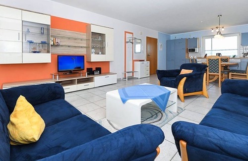 Werdum Apartment | Ocean View Apartment Achterloog - Rated 10/10 by Guests
