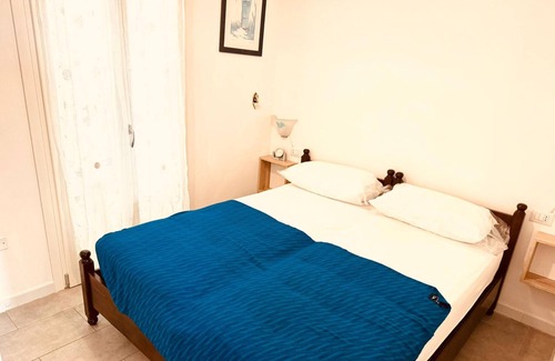 Castelsardo Apartment | Sea View Apartment 'Ad Occhi Aperti' with Wi-Fi & Air Conditioning