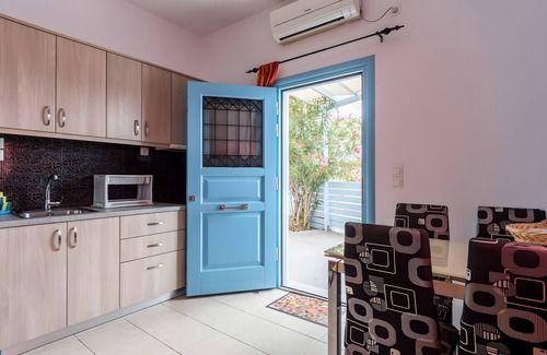 Perissa Apartment | Apartment 'Adelphi 4 40' with Mountain View, Wi-Fi and Air Conditioning