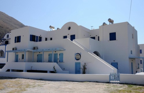 Perissa Apartment | Apartment 'Adelphi 4 40' with Mountain View, Wi-Fi and Air Conditioning