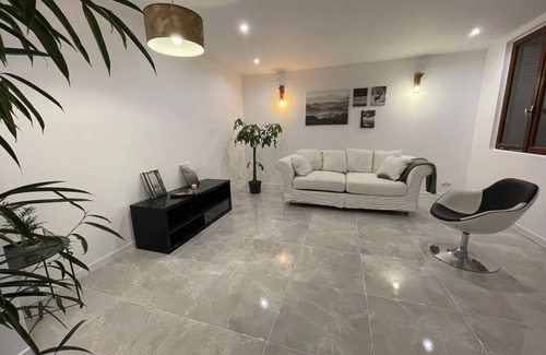 Bourg-Saint-Andeol Apartment | Stylish Apartment with Private Terrace & Ocean View Amenities