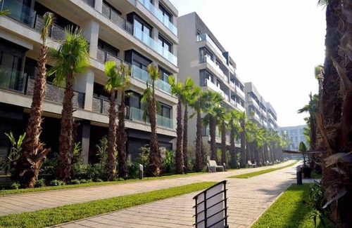 Ain Diab Apartment | Cozy Apartment Ain Edyab with Pool and Pet-Friendly Amenities
