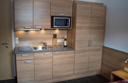 Pettneu am Arlberg Apartment | Discover Apartment Alpenrose: Family-Friendly Ocean Views