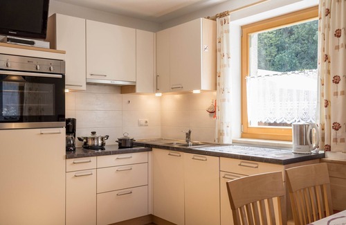 Caminata di Tures Apartment | Mountain View Apartment "Alpenrose - Mesnerhof" with Garden