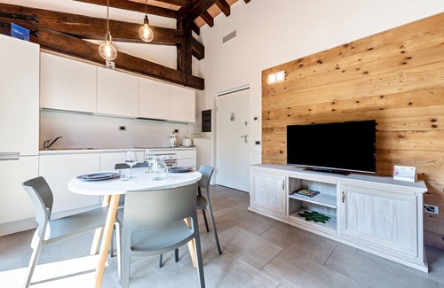 Toscolano Maderno Apartment | Idyllic Apartment Al Segnavento Montese with Pool & Ocean View