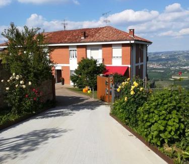 La Morra Apartment | Pet-Friendly Retreat at Apartment AL34 - Rated 9.6/10