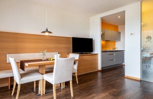Lagundo Apartment | Explore 'Alagundis Aurum': Mountain View, Pool & Wi-Fi