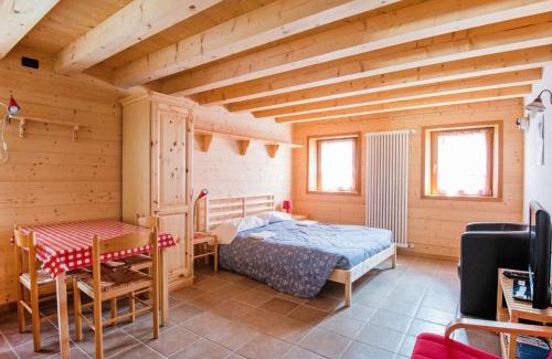 Barcis Apartment | Oceanfront Retreat: Apartment Albergo Diffuso - Cjasa de Barce