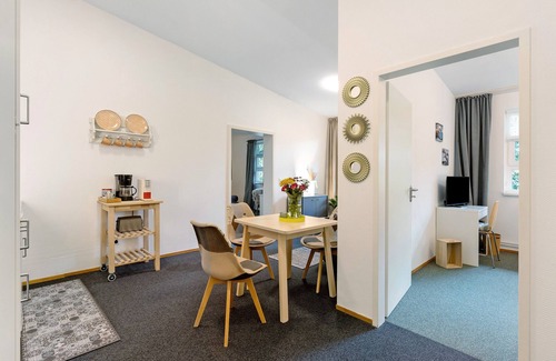 Gross Glienicke Apartment | Apartment 'Albrechtshof 3' with Shared Terrace and Wi-Fi