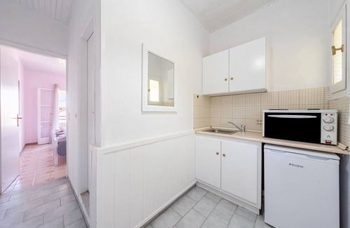 Roda Apartment | Apartment 'Alexandros Studios 10' with Shared Pool, Wi-Fi and Air Conditioning