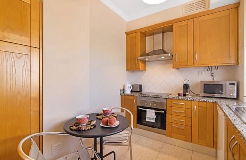 Figueiral Apartment | Modern Apartment 'Almancil Park' with Balcony & Spa Access