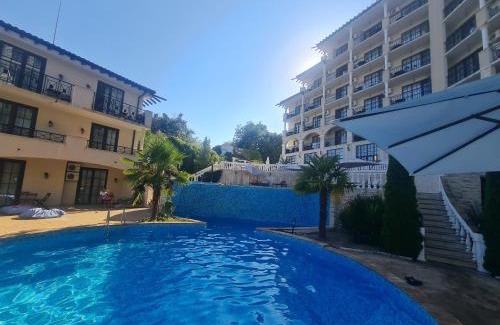 Obzor Apartment | Oceanfront Apartment Almi - Family-Friendly Escape in Obzor