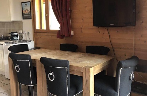 Cognet Apartment | Cozy Apartment in Alpe d'Huez - Family-Friendly Retreat