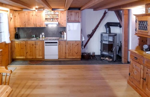 Tschamut Apartment | Cozy Apartment Casa Alpetta - Family-Friendly Retreat