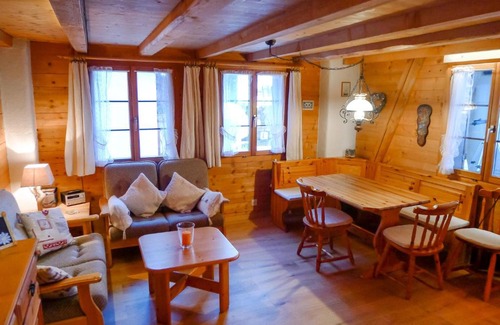 Tschamut Apartment | Cozy Apartment Casa Alpetta - Family-Friendly Retreat