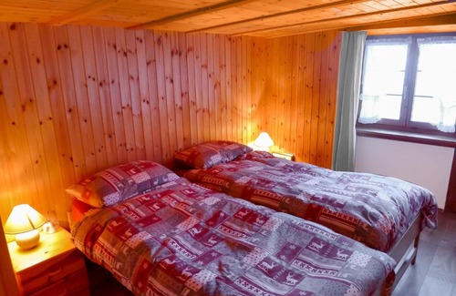 Tschamut Apartment | Cozy Apartment Casa Alpetta - Family-Friendly Retreat