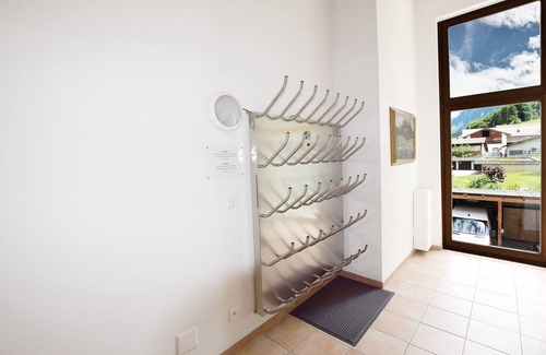 Klosters-Serneus Apartment | Modern Alpin 7 Apartment with Terrace & Pet-Friendly Amenities