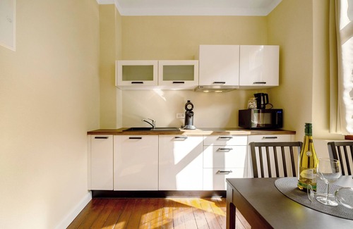 Traben-Trarbach Apartment | Exclusive Apartment 'Alte Stadtvilla Am Weinberg 4' Awaits