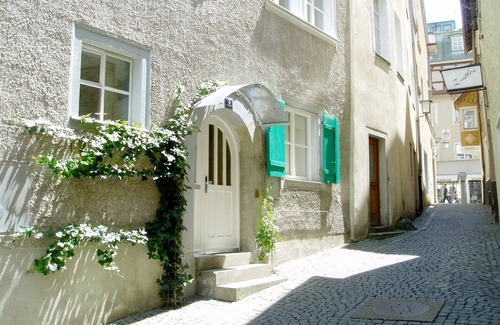 Insel Apartment | Cozy Holiday Apartment Altes Haus 2 - Central & Family-Friendly