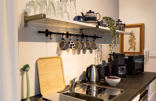 Reutlingen Apartment | Perfect Getaway: Apartment Am Apfelbaum with Balcony & Kitchen