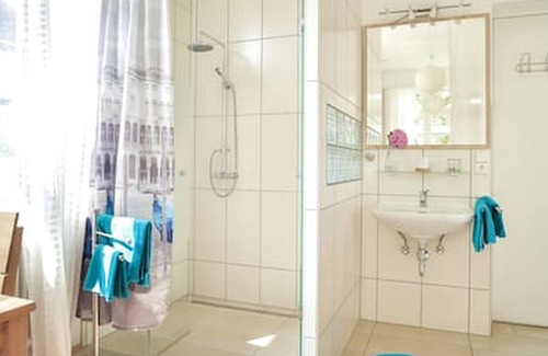 Reutlingen Apartment | Cozy Apartment Am Birnbaum with Kitchen and Breakfast