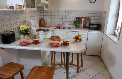 Wesenberg Apartment | Cozy Apartment Am Pälitzsee-1 with Oceanfront Views