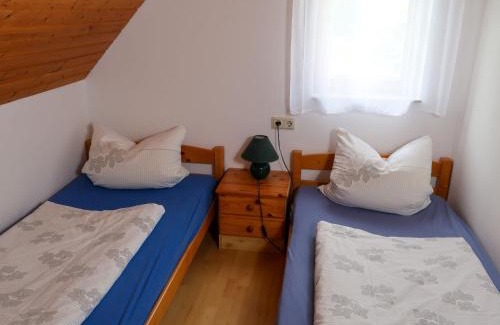 Wesenberg Apartment | Cozy Apartment Am Pälitzsee-1 with Oceanfront Views