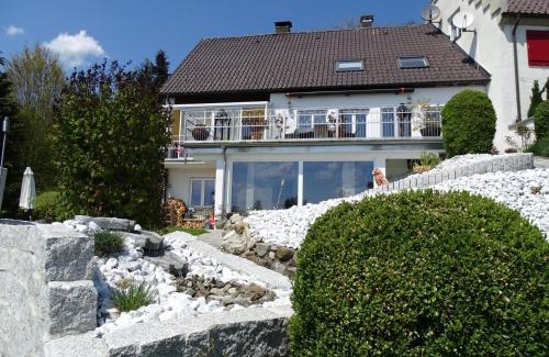 Reichenhofen Apartment | Family-Friendly Apartment am Schlossberg with Kitchen & Comfort