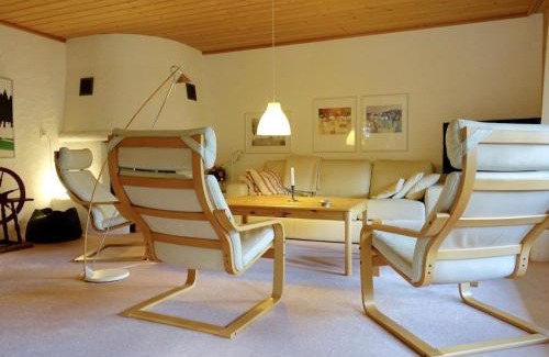 Lauenen Apartment | Family-Friendly Apartment Am Schilf with Pet Welcome