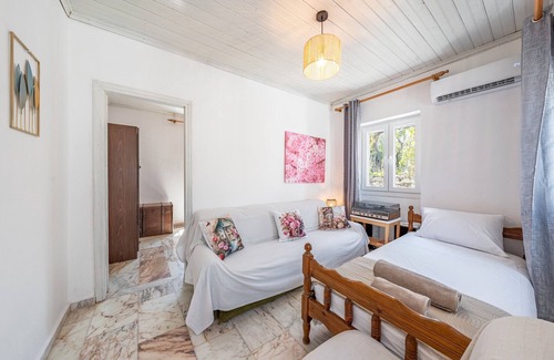 Antipaxos Apartment | Apartment 'Ambelaki' with Sea View, Private Garden and Wi-Fi