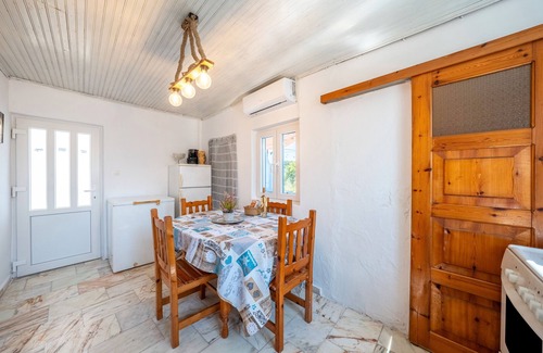 Antipaxos Apartment | Apartment 'Ambelaki' with Sea View, Private Garden and Wi-Fi