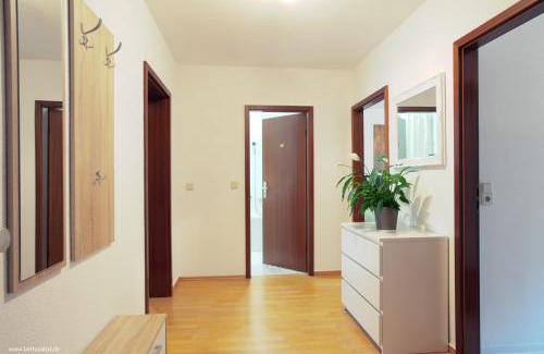 Zentrum-Sued Apartment | Convenient University Apartment with Garage and Balcony