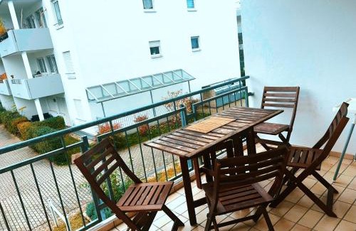 Zentrum-Sued Apartment | Convenient University Apartment with Garage and Balcony