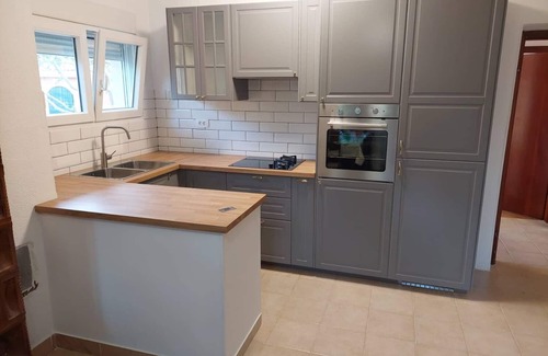 Vlasici Apartment | Apartment Ana: Ideal Beachside Retreat on Island Pag