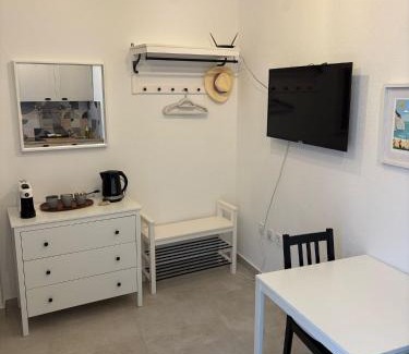 Cove Rogacic Apartment | Cozy Apartment Ana: Highly Rated & Family-Friendly Stay