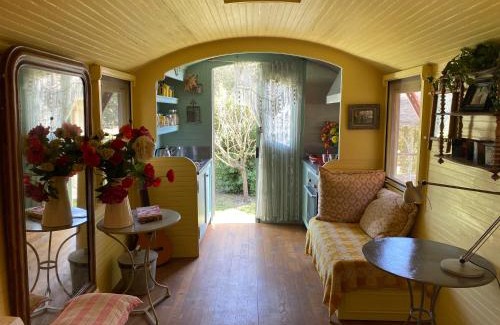 Sardan Bed & Breakfast | Elegant B&B and Circus Wagon Stay at Mas Pryce