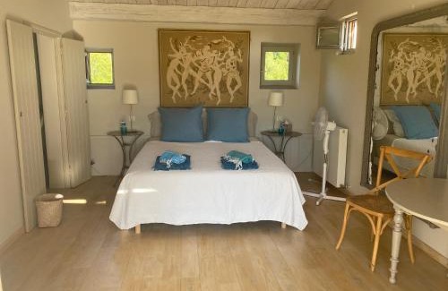 Sardan Bed & Breakfast | Elegant B&B and Circus Wagon Stay at Mas Pryce