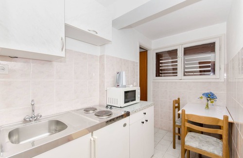 Bili brig Apartment | Cozy Oceanfront Apartment Ivan - Highly Rated in Makarska