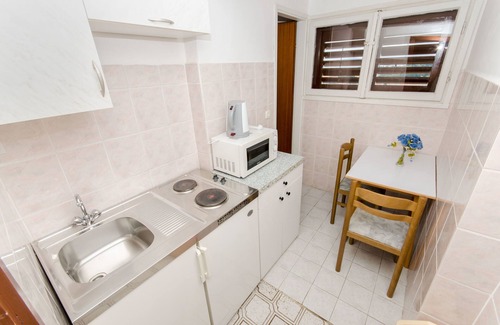 Bili brig Apartment | Cozy Oceanfront Apartment Ivan - Highly Rated in Makarska