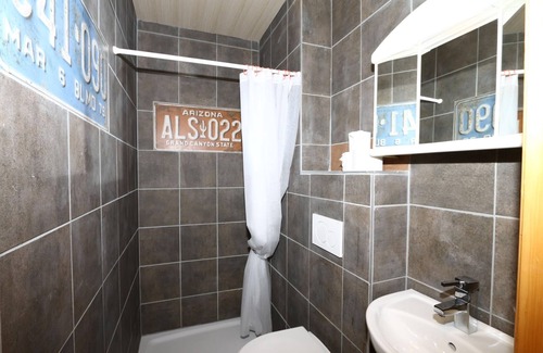 Huben Apartment | Cozy Apartment with Terrace in Längenfeld - Pet Friendly Retreat