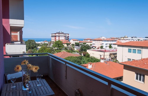 Lido di Camaiore Apartment | Cozy Apartment Andrea Mare - Steps from the Beach