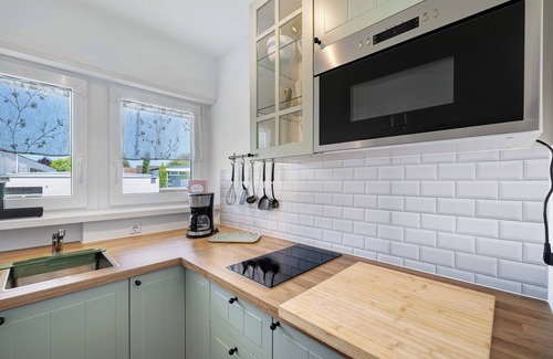 Langenargen Apartment | Apartment 'Andrea' with Balcony and Wi-Fi