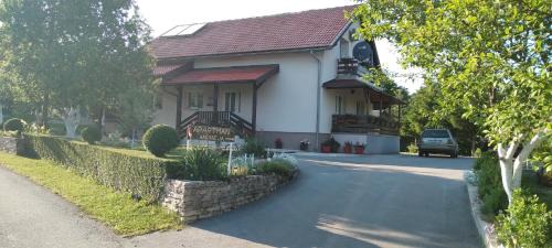 Seliste Dreznicko Apartment | Pet-Friendly Apartment Andreja with Hot Tub & Kitchen