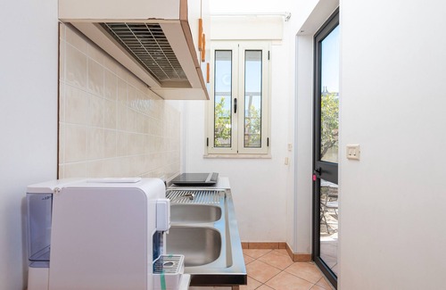 Cocumola Apartment | Apartment 'Angeli Nel Salento - Holiday Home 3' with Private Terrace, Wi-Fi and Air Conditioning
