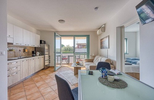 Gedici Apartment | Apartment Anita: Enjoy a Shared Pool Retreat