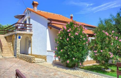 Polje House | Guest Rated: Apartment Ankica with Family & Pet-Friendly Perks
