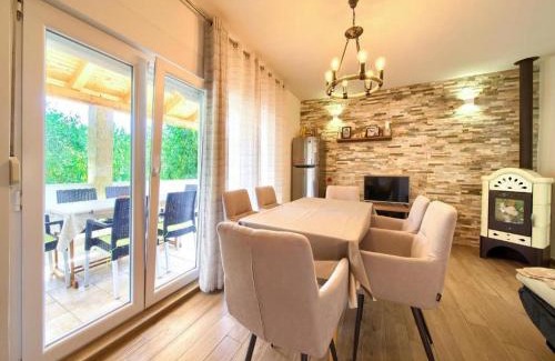 Polje House | Guest Rated: Apartment Ankica with Family & Pet-Friendly Perks